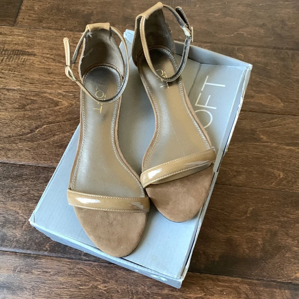 NIB LOFT Single Strap Mini Wedge Sandals Size 7